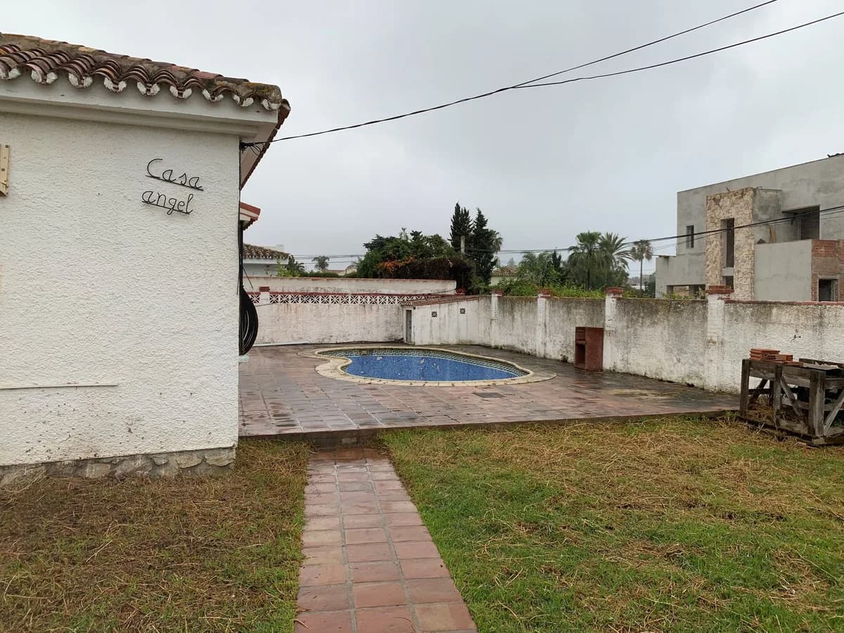 3 Bedroom Detached Villa for Sale in San Pedro de Alcántara, Málaga - Image 3