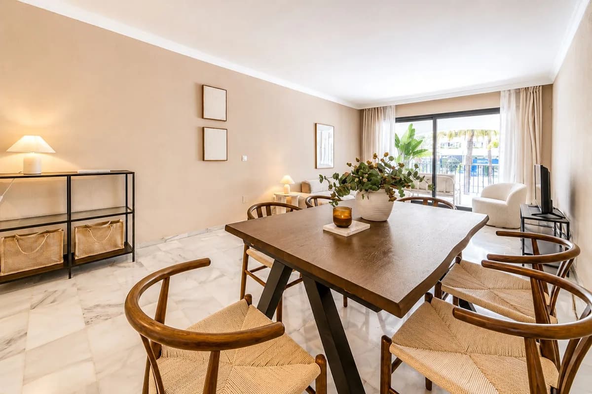 3 Bedroom Middle Floor Apartment for Sale in Puerto Banús, Málaga - Image 7