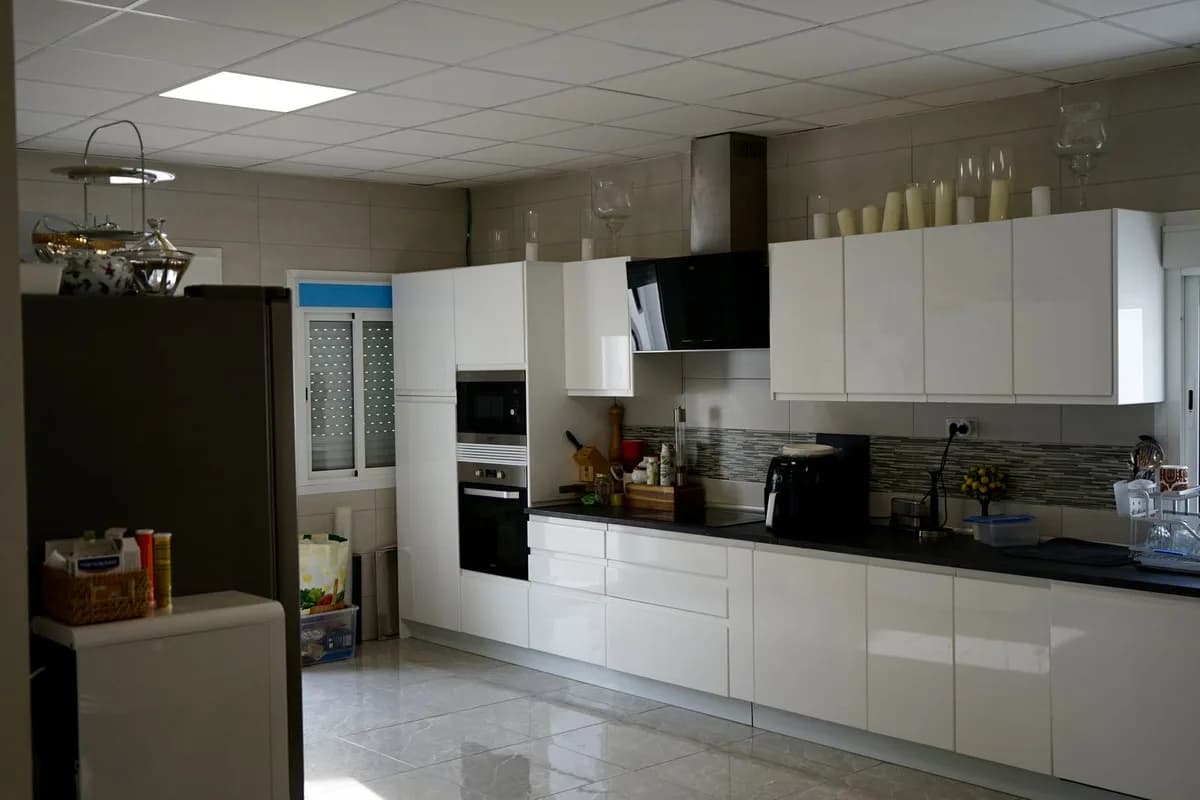 6 Bedroom Detached Villa for Sale in Marbella, Málaga - Image 2