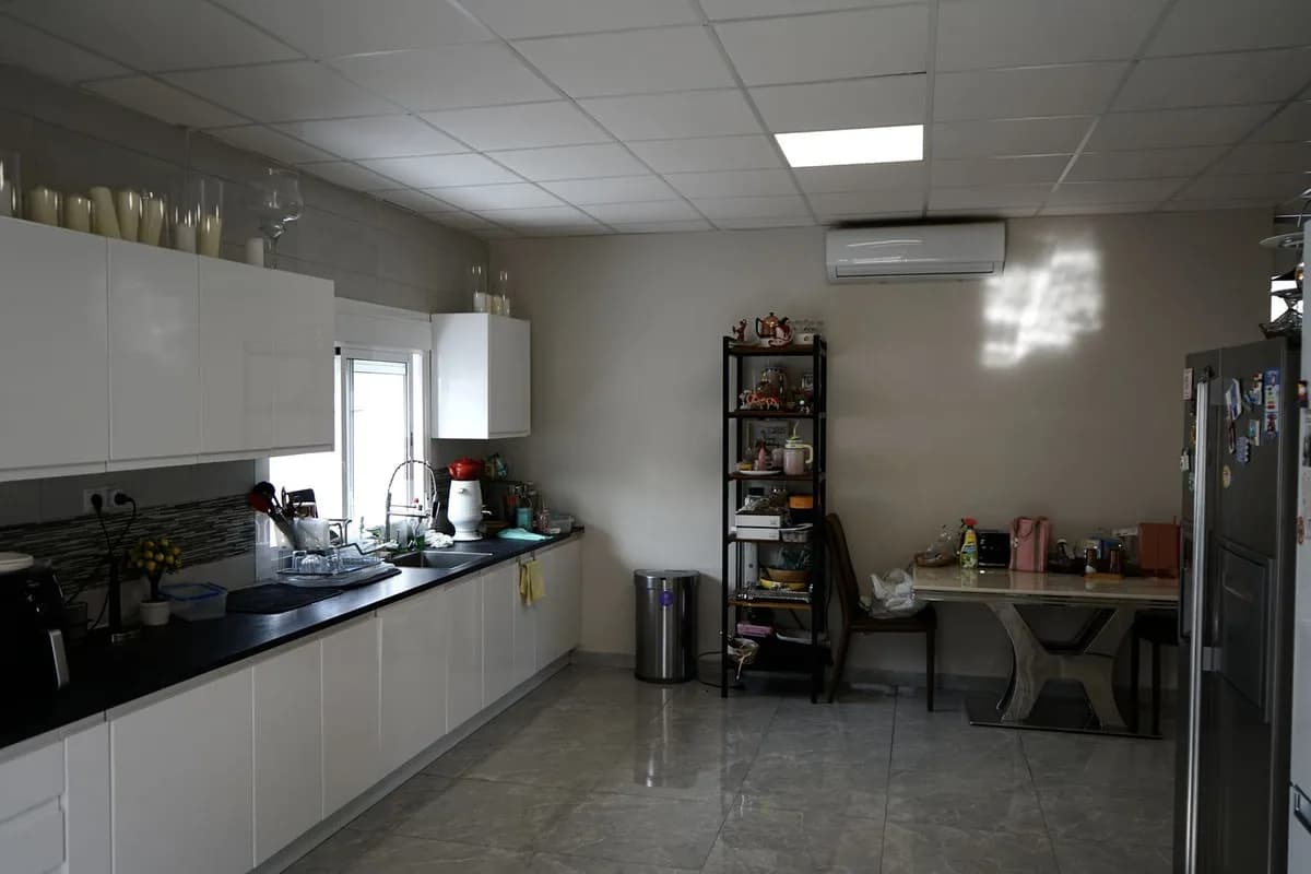 6 Bedroom Detached Villa for Sale in Marbella, Málaga - Image 3