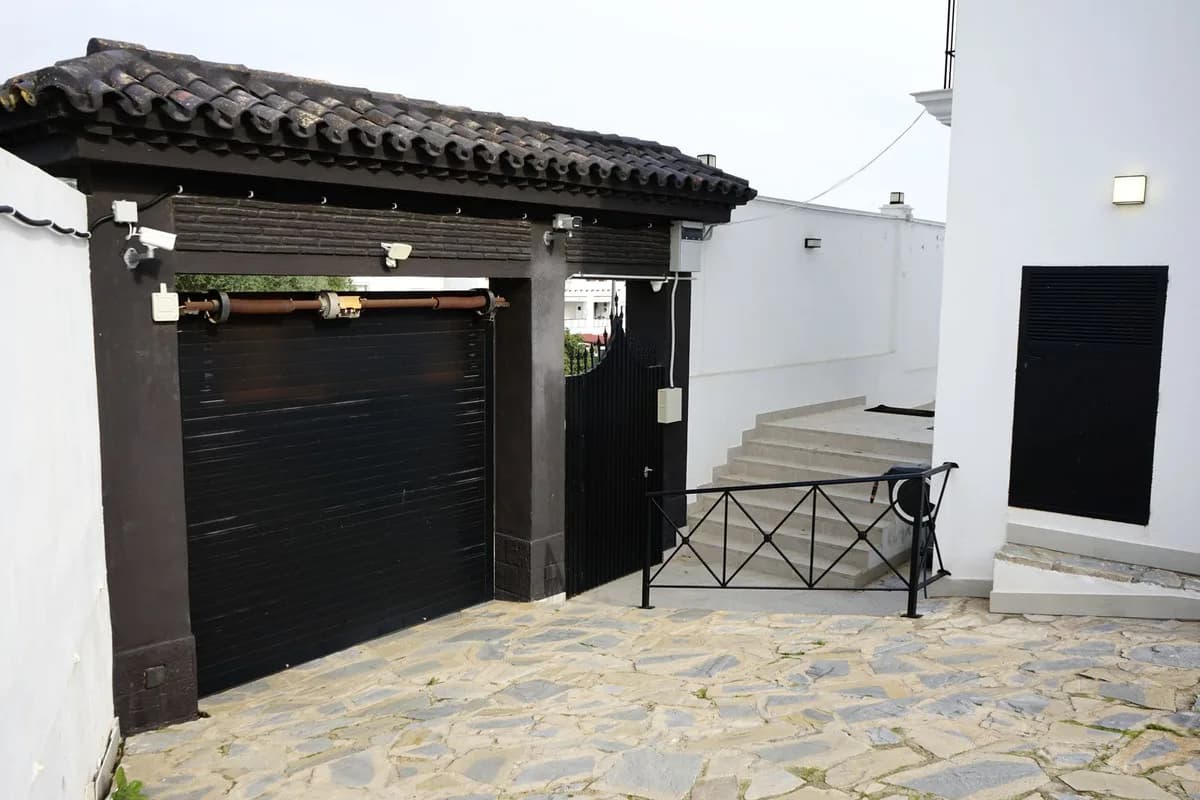 6 Bedroom Detached Villa for Sale in Marbella, Málaga - Image 6