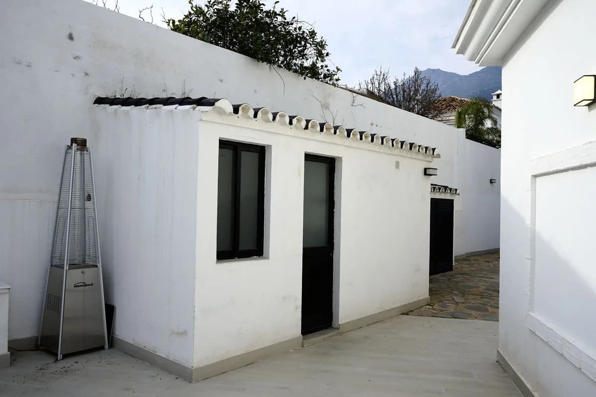 6 Bedroom Detached Villa for Sale in Marbella, Málaga - Image 8