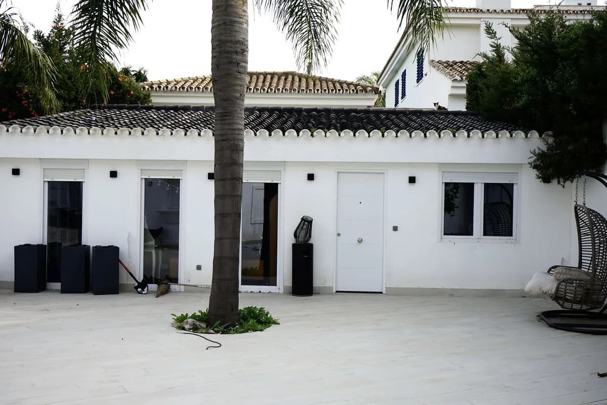 6 Bedroom Detached Villa for Sale in Marbella, Málaga - Image 9