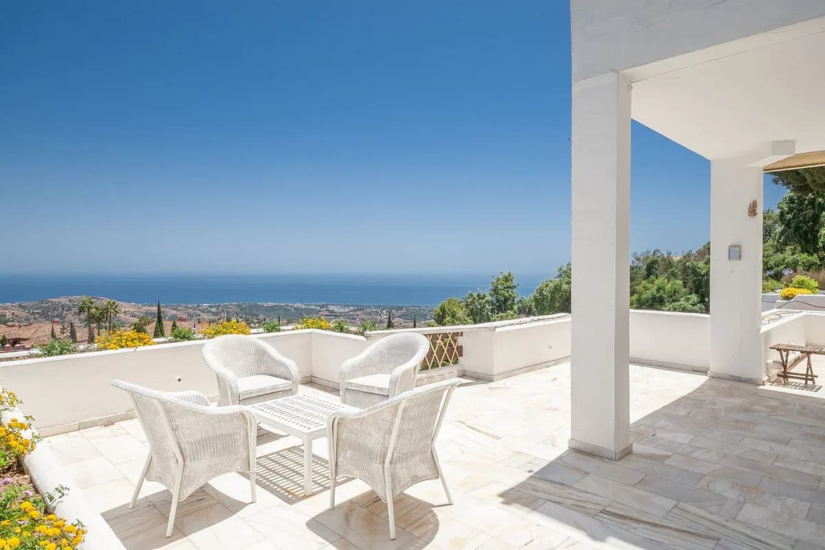 3 Bedroom Middle Floor Apartment for Sale in La Mairena, Málaga - Image 3