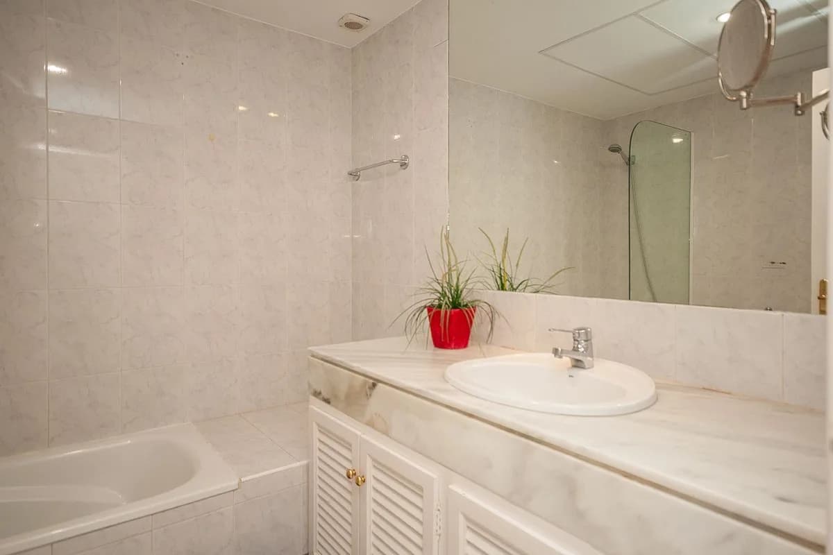 3 Bedroom Middle Floor Apartment for Sale in La Mairena, Málaga - Image 8