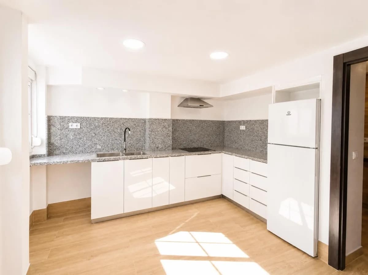 3 Bedroom Middle Floor Apartment for Sale in Los Tilos, Málaga - Image 3