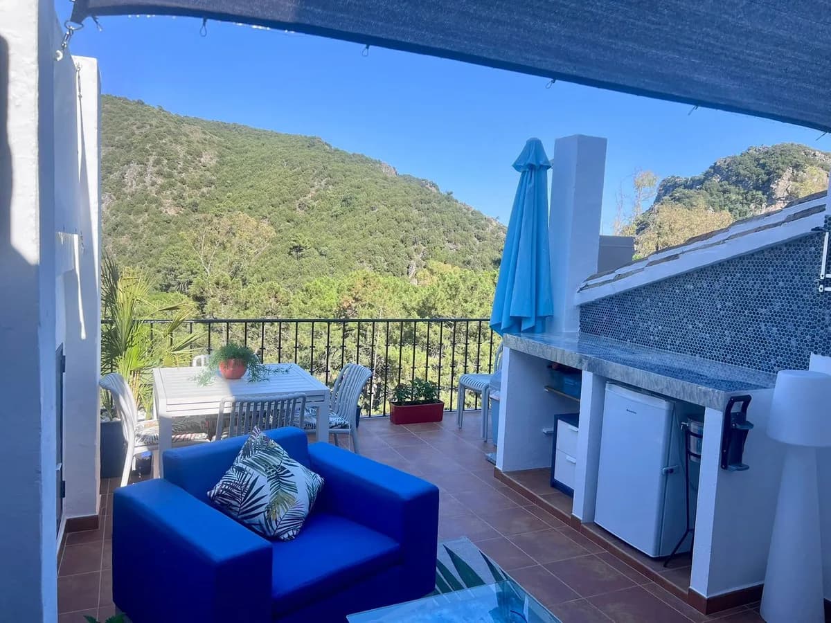 Middle Floor Studio for Sale in Benahavís, Málaga - Image 3