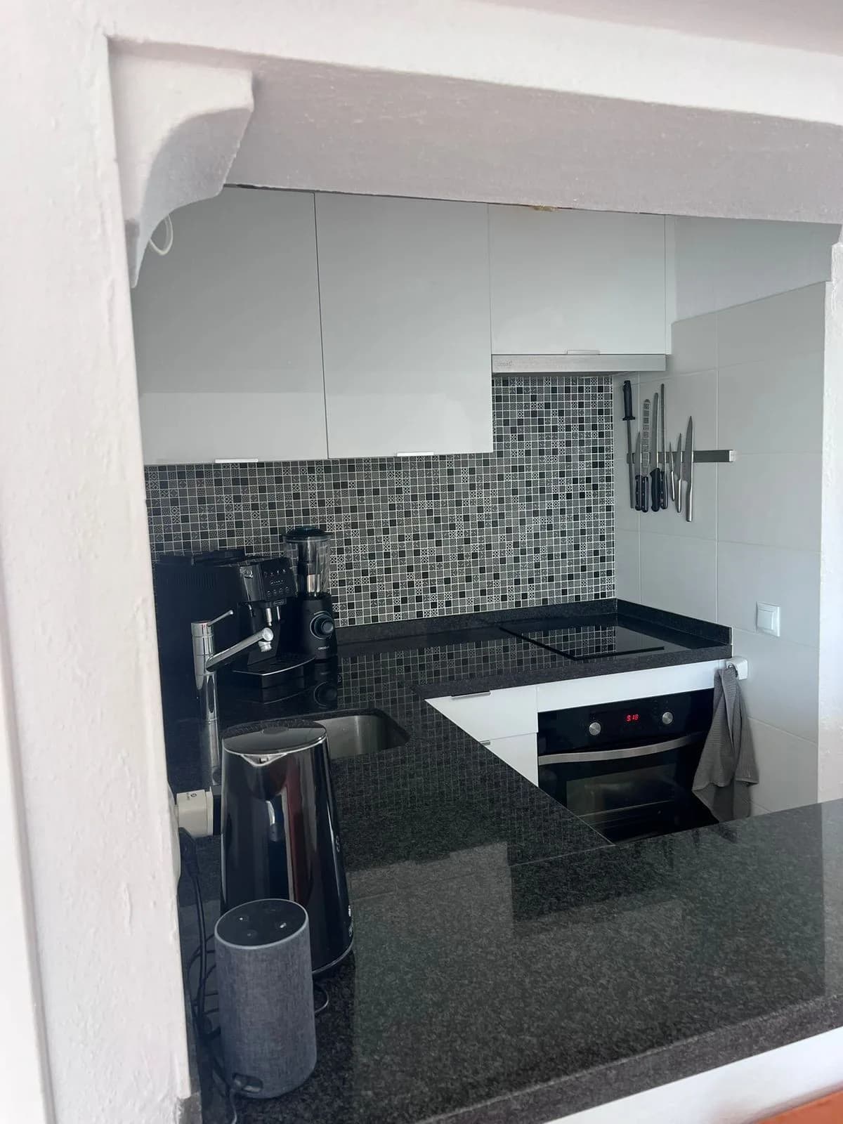 Middle Floor Studio for Sale in Benahavís, Málaga - Image 9