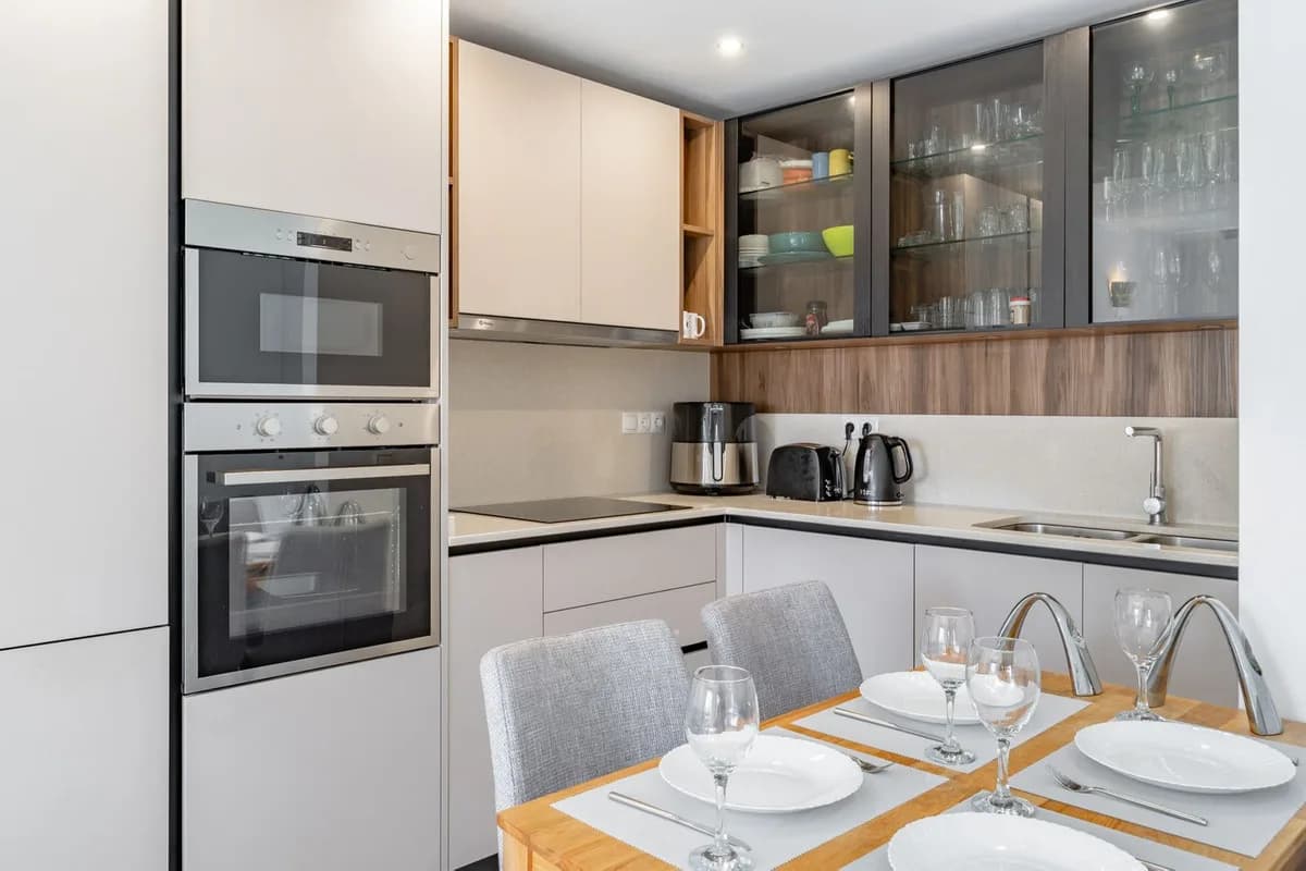 2 Bedroom Middle Floor Apartment for Sale in Benalmadena Costa, Málaga - Image 5