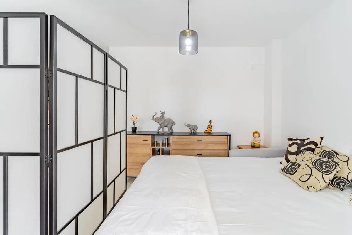 2 Bedroom Middle Floor Apartment for Sale in Benalmadena Costa, Málaga - Image 9