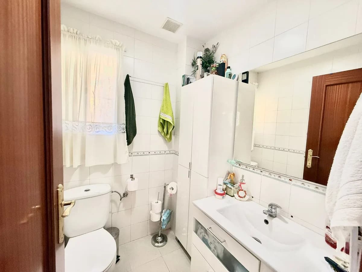 3 Bedroom Semi-Detached House for Sale in Torreblanca, Málaga - Image 5