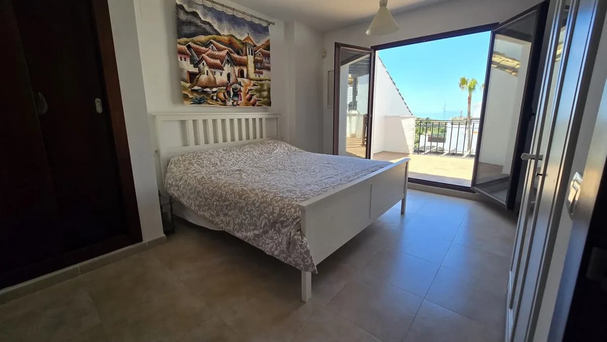 3 Bedroom Penthouse Duplex for Sale in Marbella, Málaga - Image 4