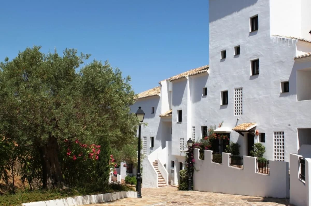 3 Bedroom Penthouse Duplex for Sale in Marbella, Málaga - Image 8