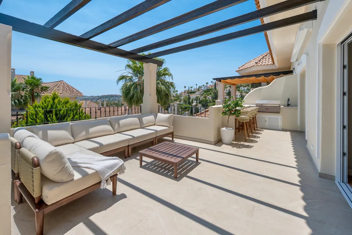 3 Bedroom Penthouse Duplex for Sale in Nueva Andalucía, Málaga - Image 5