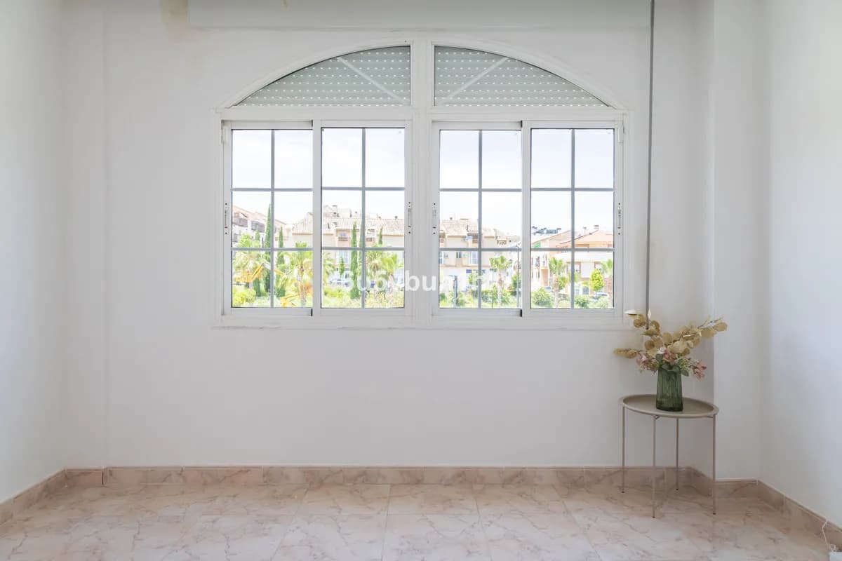 1 Bedroom Middle Floor Apartment for Sale in Alhaurín de la Torre, Málaga - Image 2