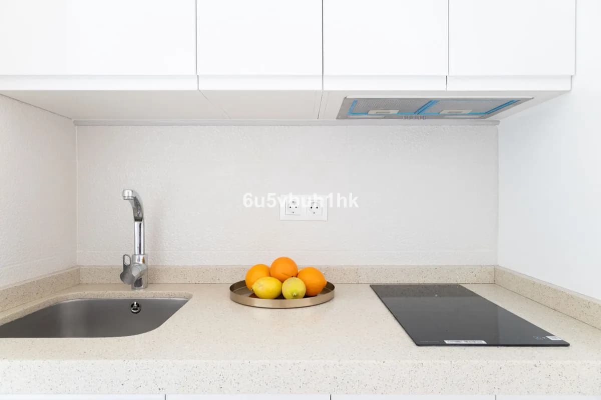 1 Bedroom Middle Floor Apartment for Sale in Alhaurín de la Torre, Málaga - Image 4