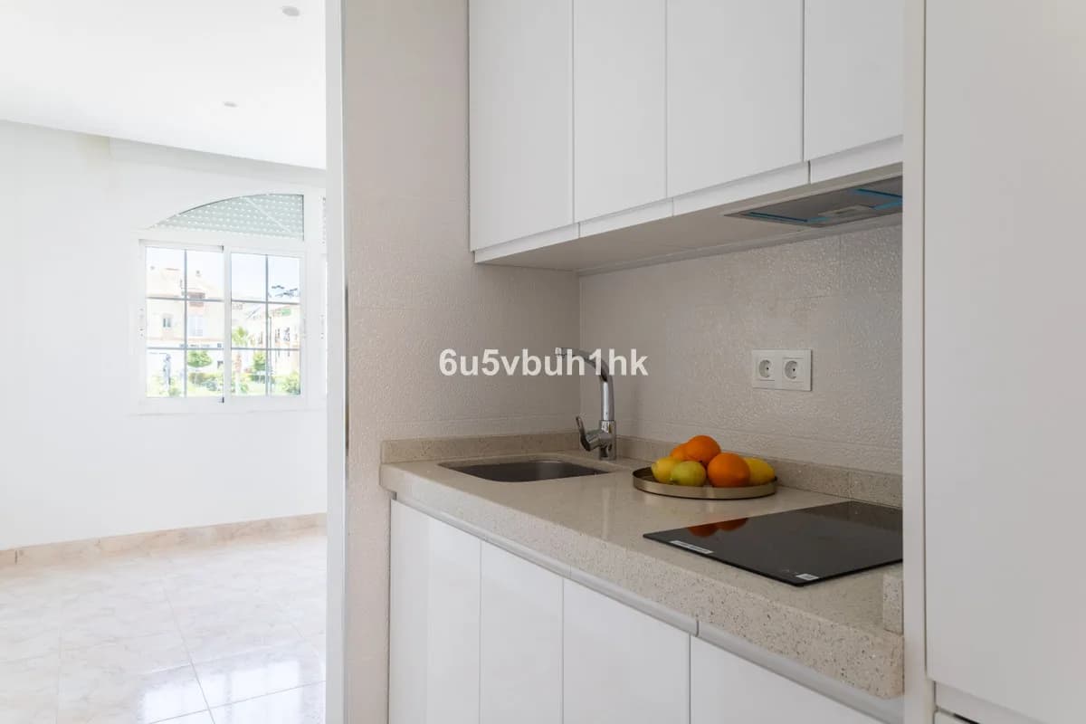 1 Bedroom Middle Floor Apartment for Sale in Alhaurín de la Torre, Málaga - Image 5
