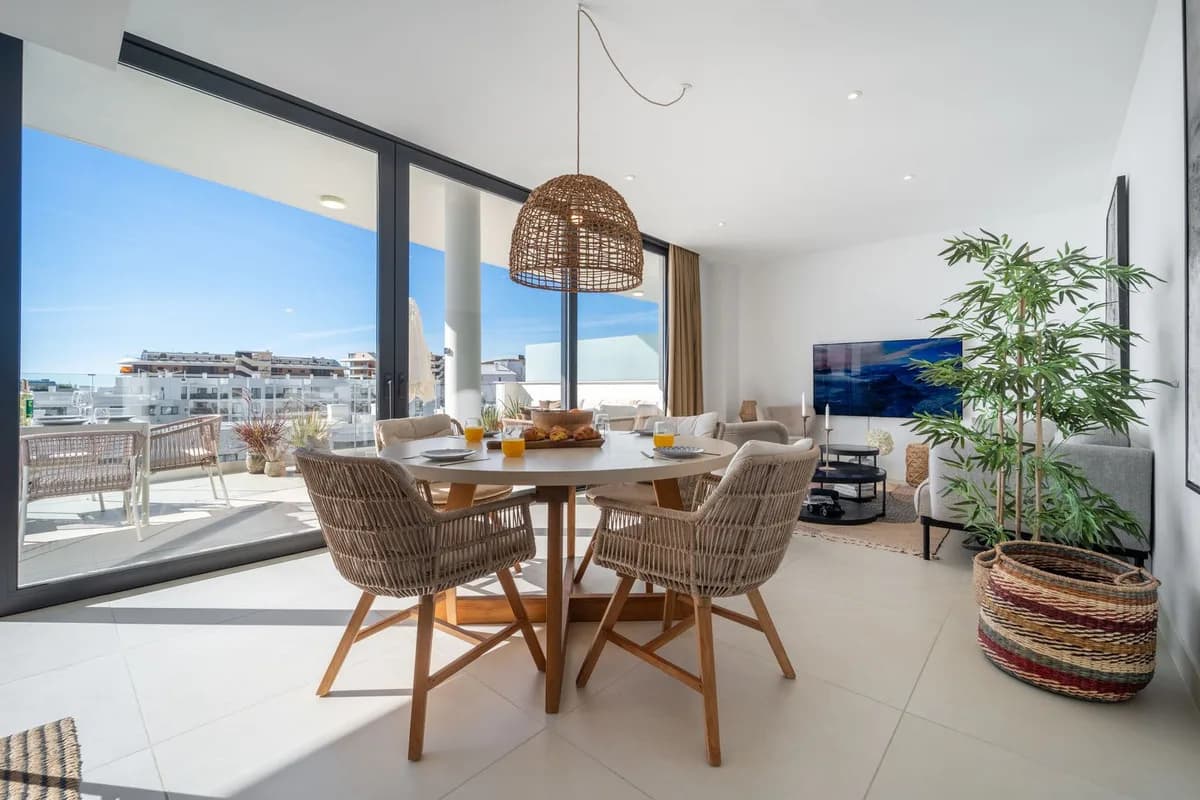 2 Bedroom Middle Floor Apartment for Sale in Fuengirola, Málaga