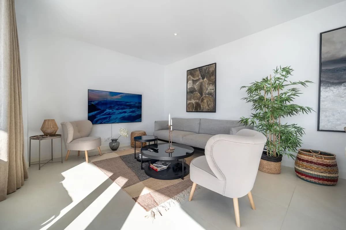 2 Bedroom Middle Floor Apartment for Sale in Fuengirola, Málaga - Image 7