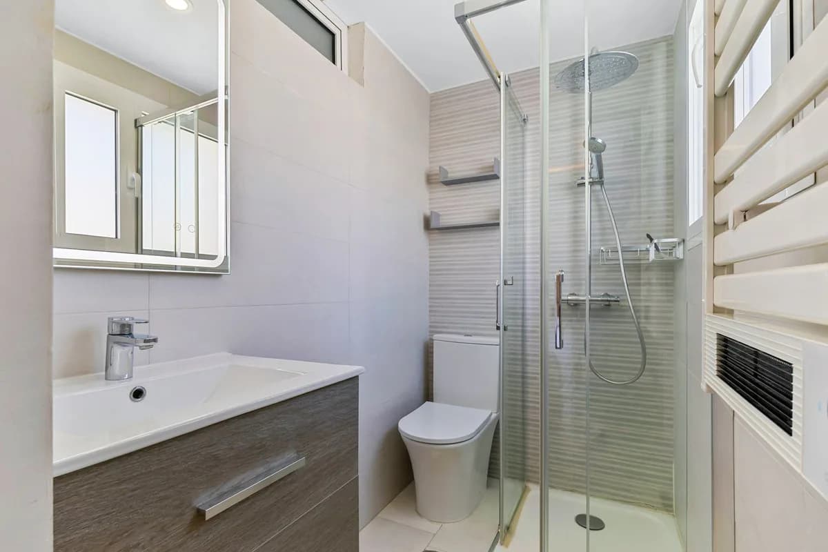 4 Bedroom Top Floor Apartment for Sale in La Cala de Mijas, Málaga - Image 3