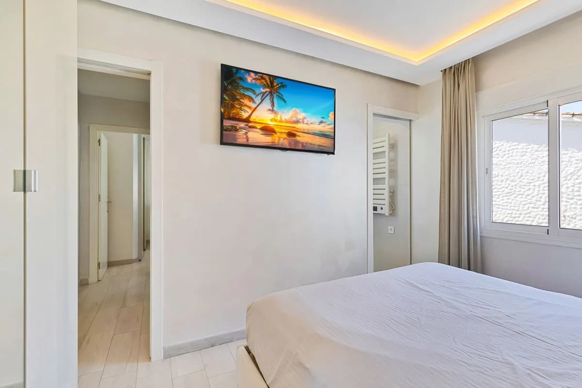 4 Bedroom Top Floor Apartment for Sale in La Cala de Mijas, Málaga - Image 5