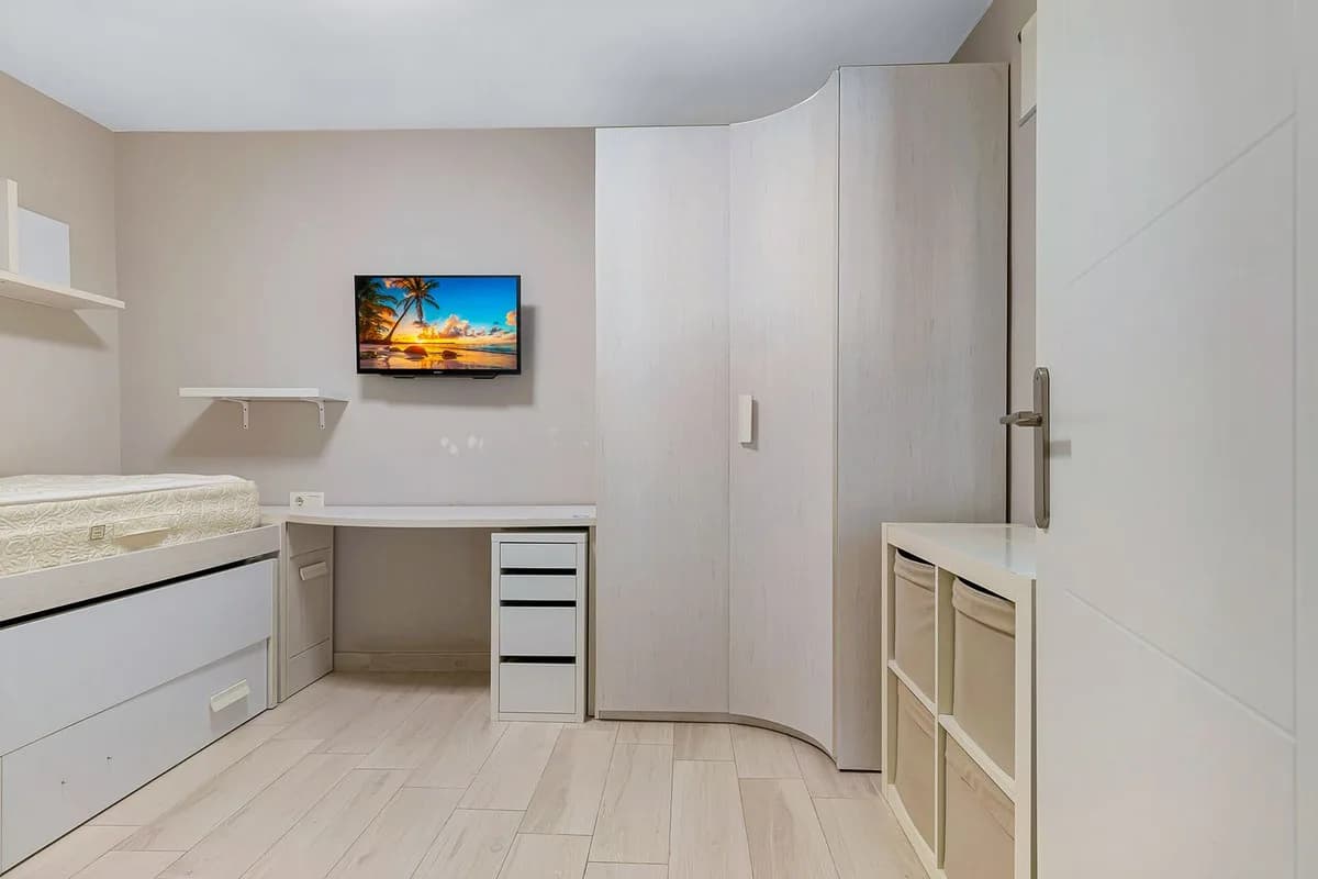4 Bedroom Top Floor Apartment for Sale in La Cala de Mijas, Málaga - Image 6