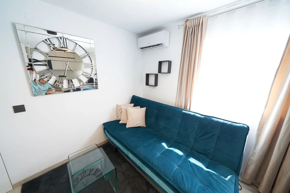 2 Bedroom Middle Floor Apartment for Sale in Marbella, Málaga - Image 5
