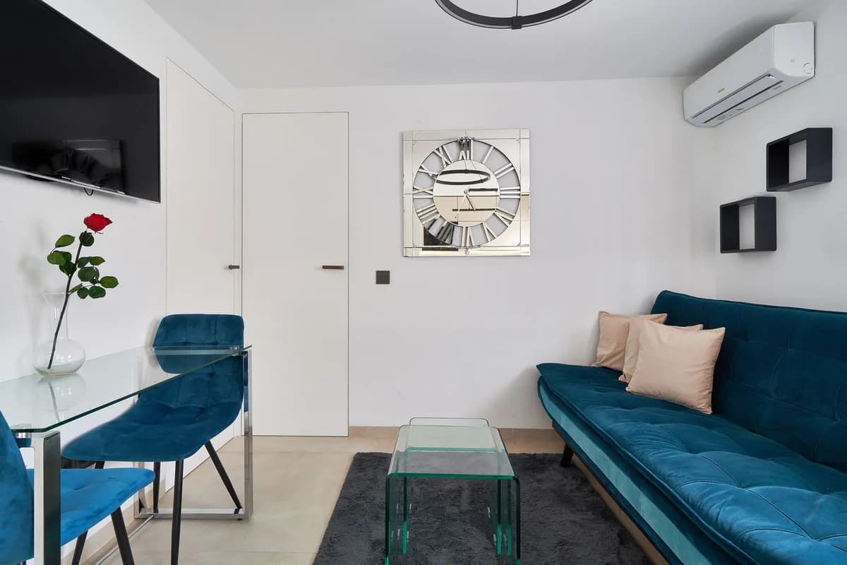 2 Bedroom Middle Floor Apartment for Sale in Marbella, Málaga - Image 8
