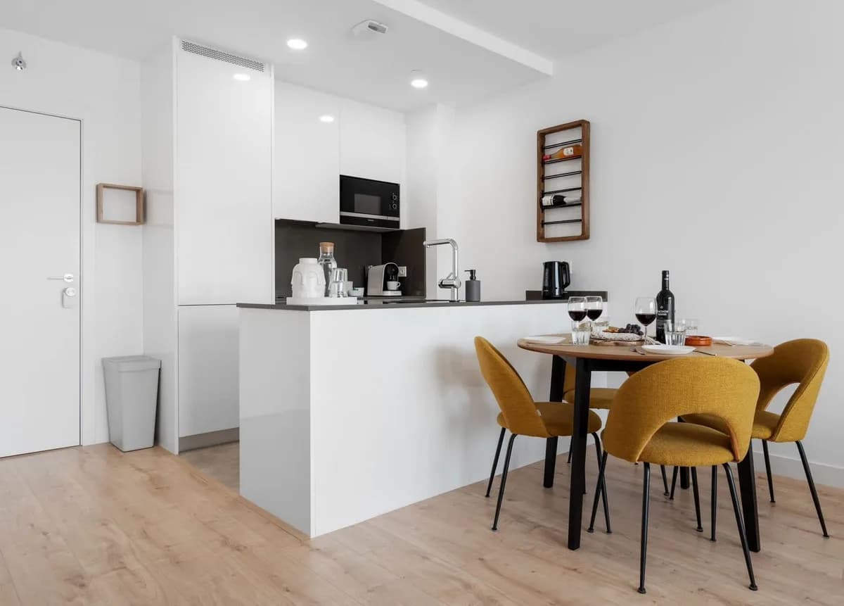 2 Bedroom Middle Floor Apartment for Sale in Martiricos, Málaga - Image 3
