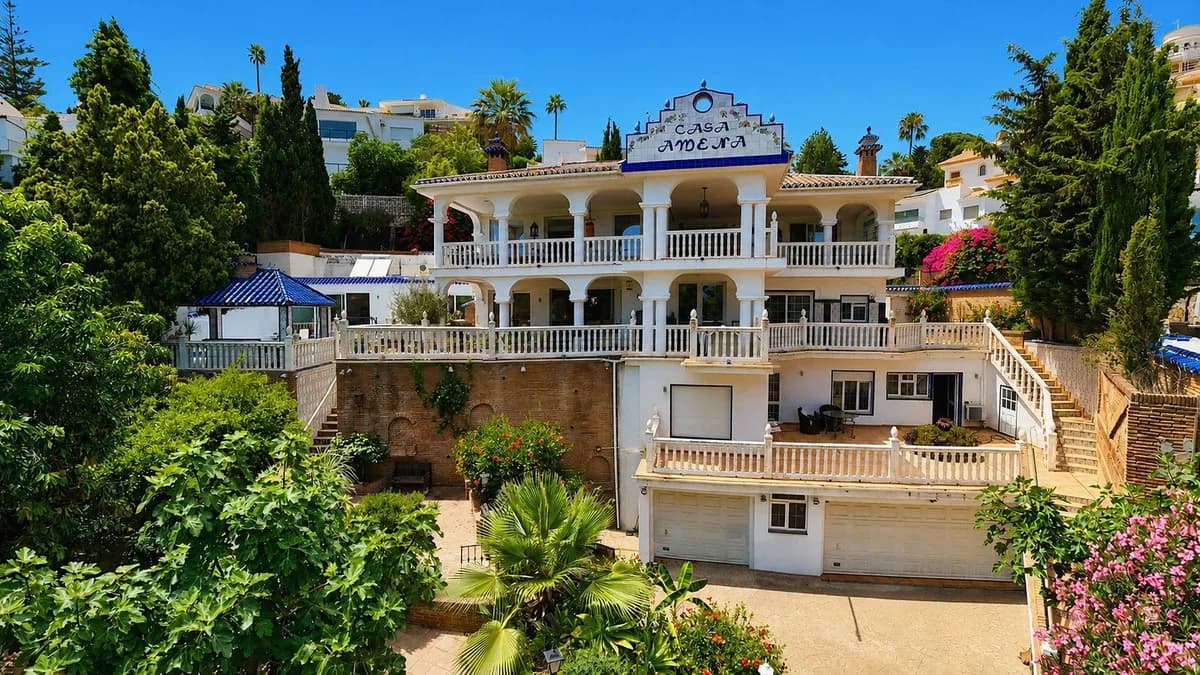 4 Bedroom Detached Villa for Sale in Torremuelle, Málaga
