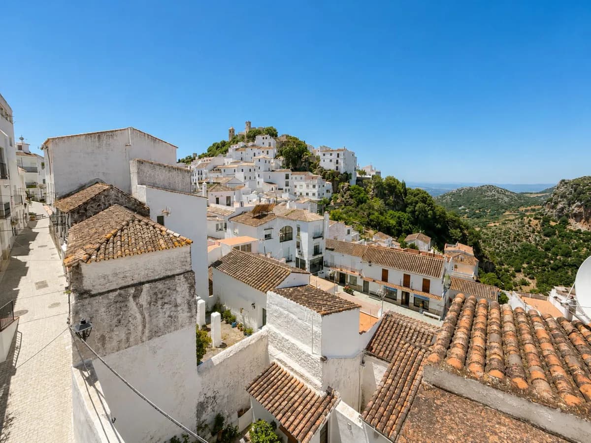 3 Bedroom Semi-Detached House for Sale in Casares, Málaga