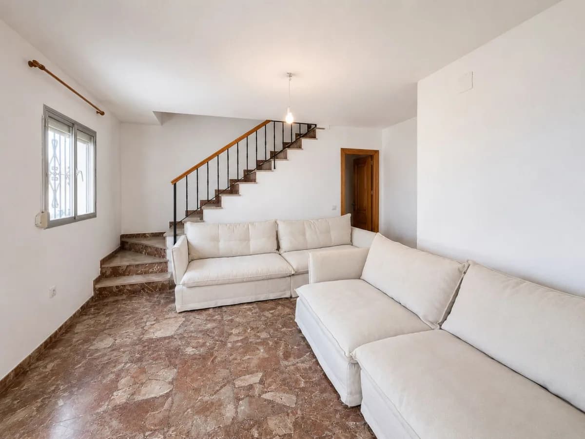 3 Bedroom Semi-Detached House for Sale in Casares, Málaga - Image 4
