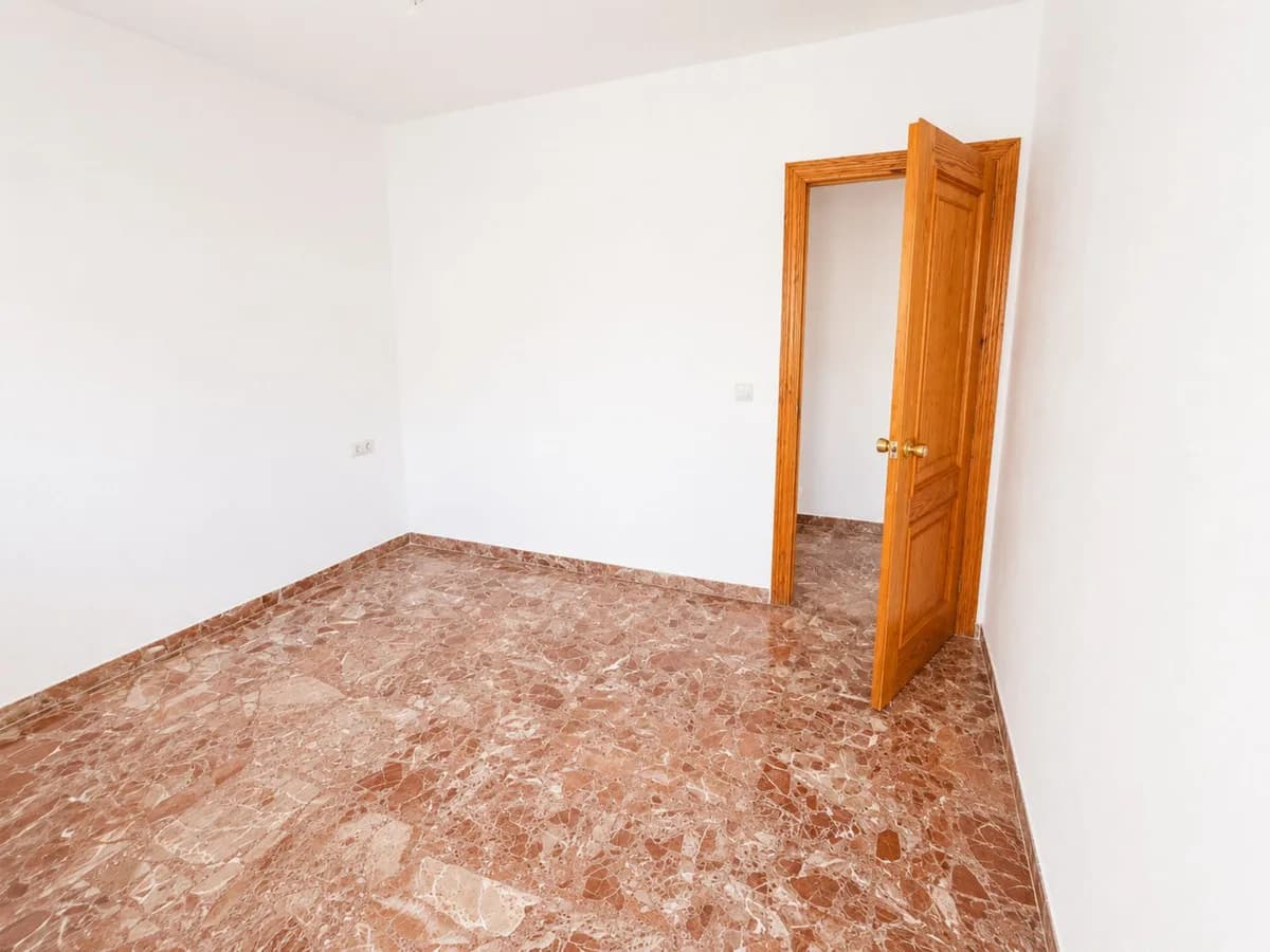 3 Bedroom Semi-Detached House for Sale in Casares, Málaga - Image 8