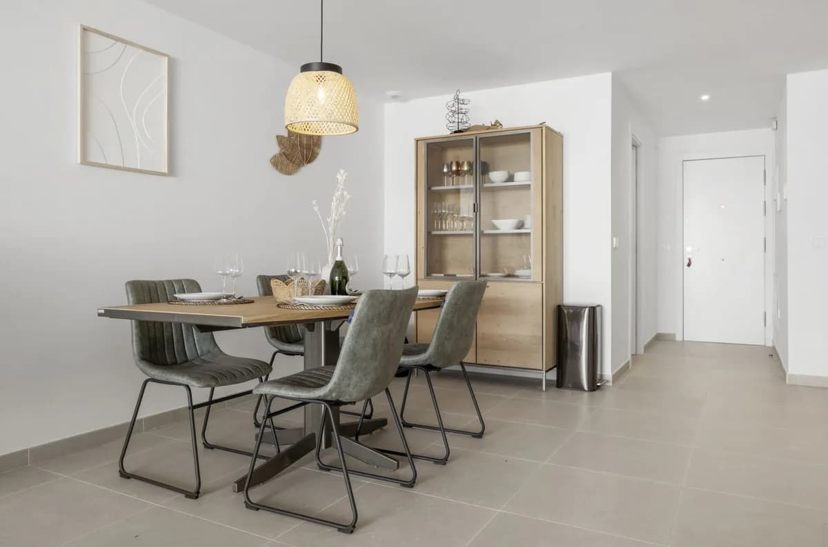 3 Bedroom Middle Floor Apartment for Sale in Cancelada, Málaga - Image 2