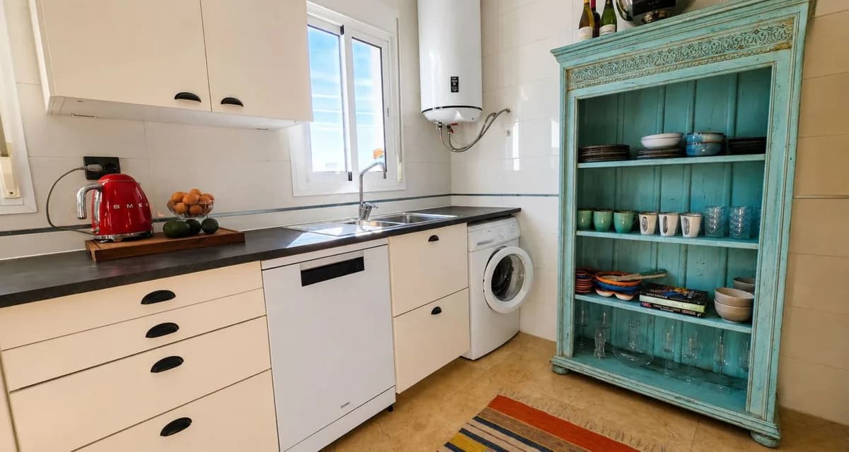3 Bedroom Semi-Detached House for Sale in Casares, Málaga - Image 5