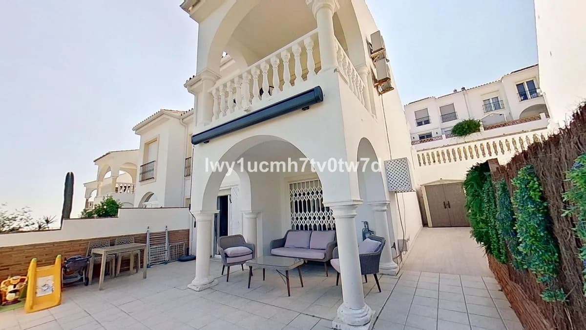 3 Bedroom Townhouse for Sale in Mijas, Málaga - Image 2
