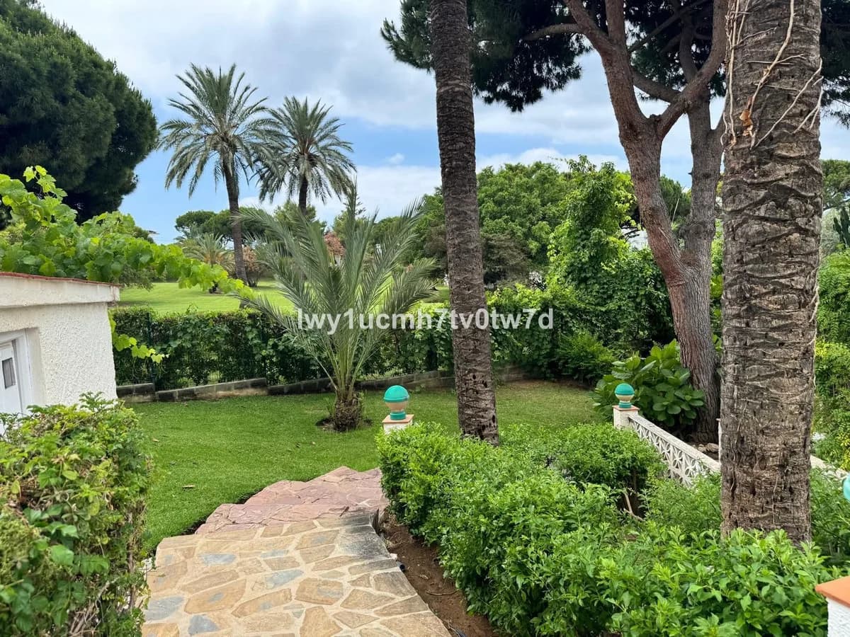 Middle Floor Studio for Sale in Marbella, Málaga