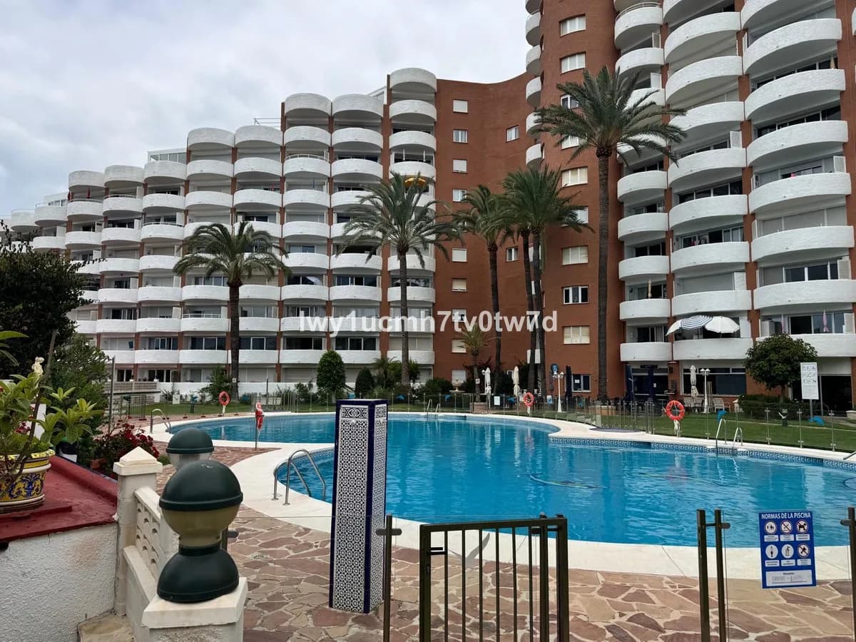 Middle Floor Studio for Sale in Marbella, Málaga - Image 3