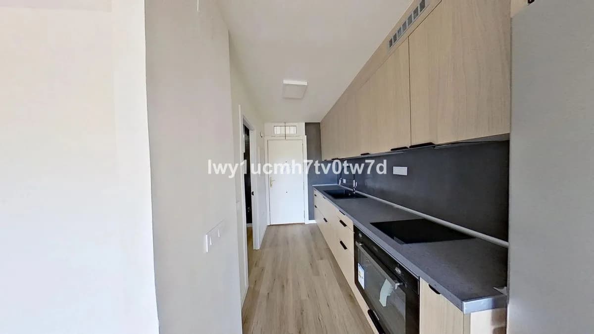 Middle Floor Studio for Sale in Marbella, Málaga - Image 7