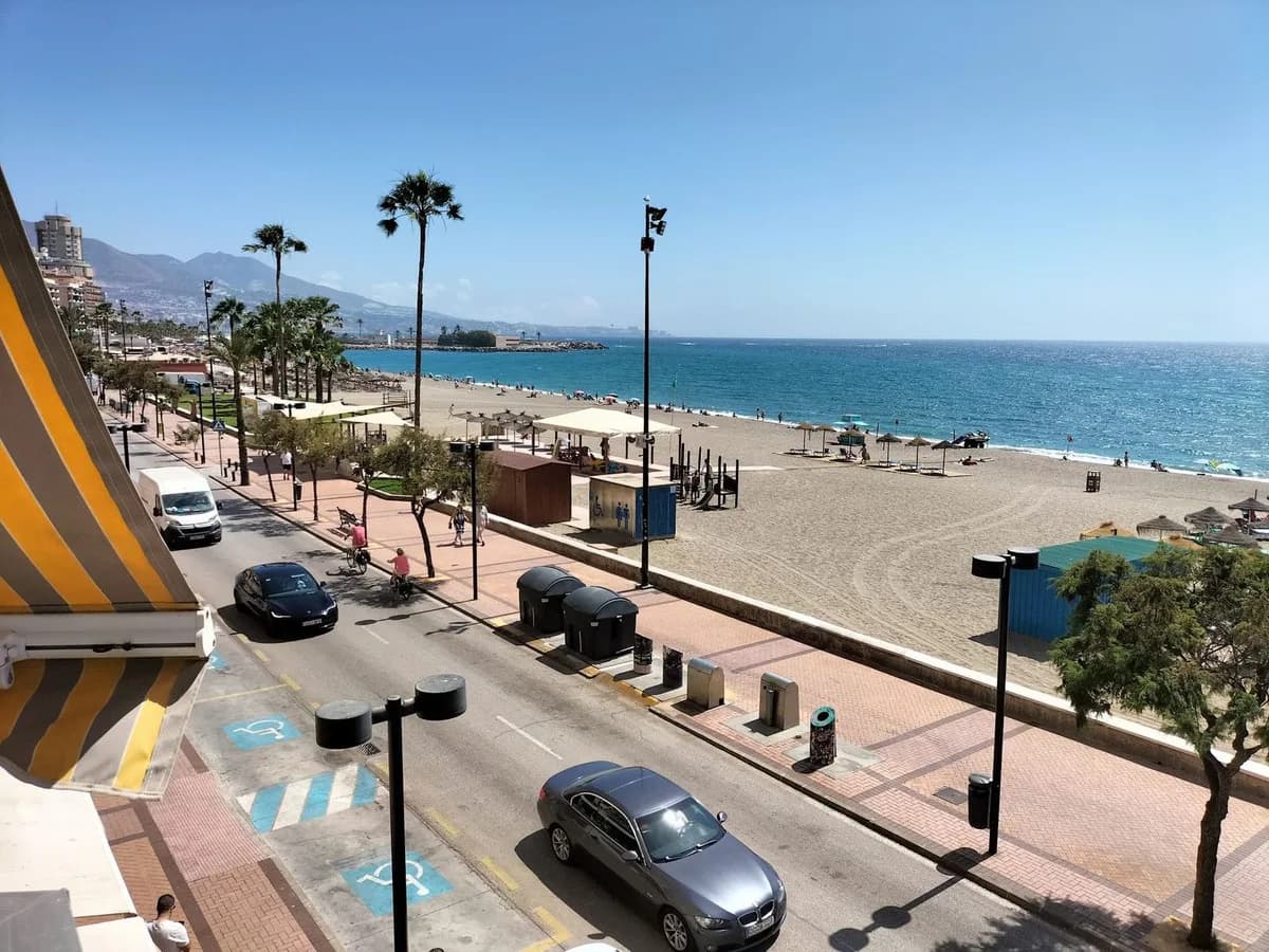 1 Bedroom Middle Floor Apartment for Sale in Fuengirola, Málaga - Image 2