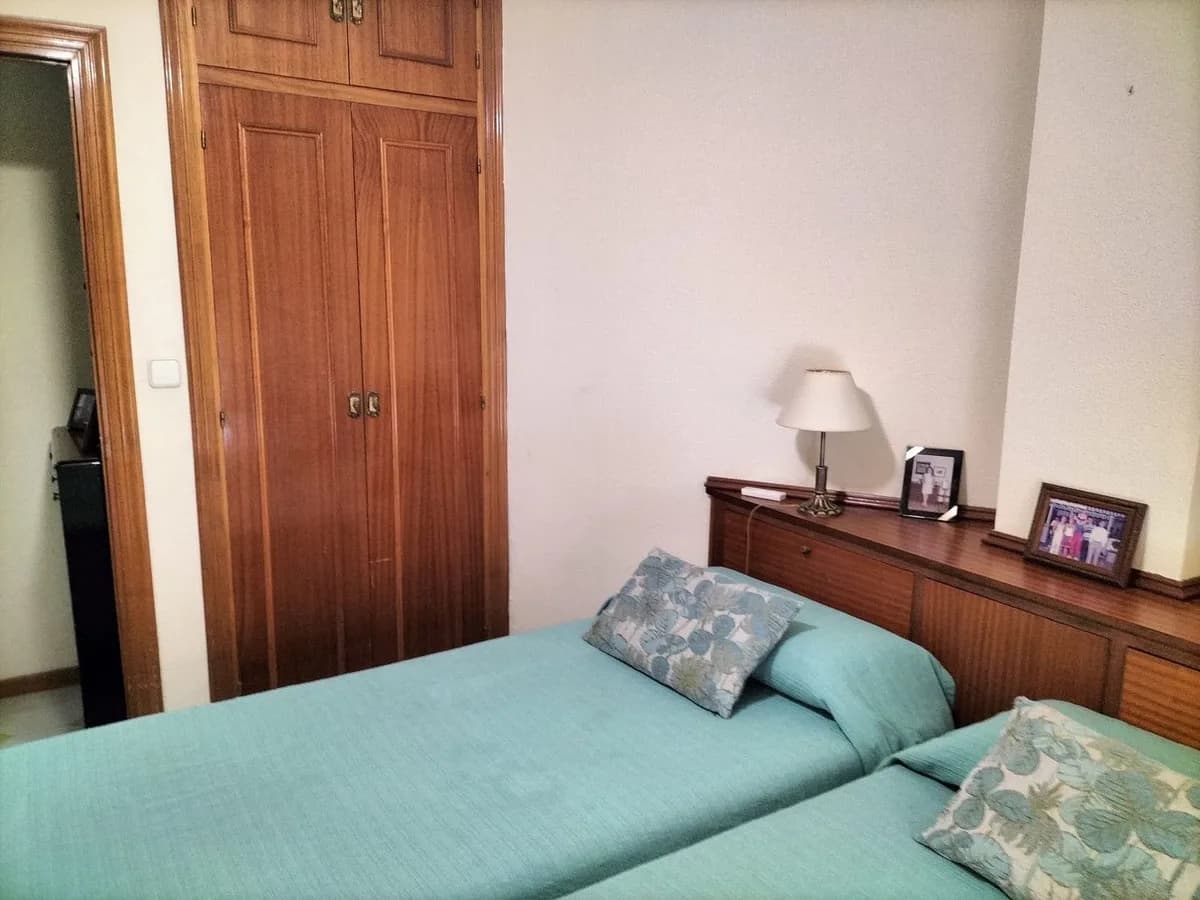 1 Bedroom Middle Floor Apartment for Sale in Fuengirola, Málaga - Image 8