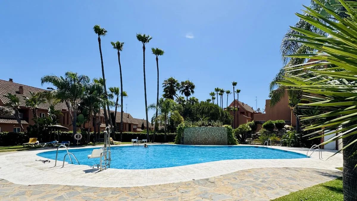 3 Bedroom Middle Floor Apartment for Sale in Casares Playa, Málaga