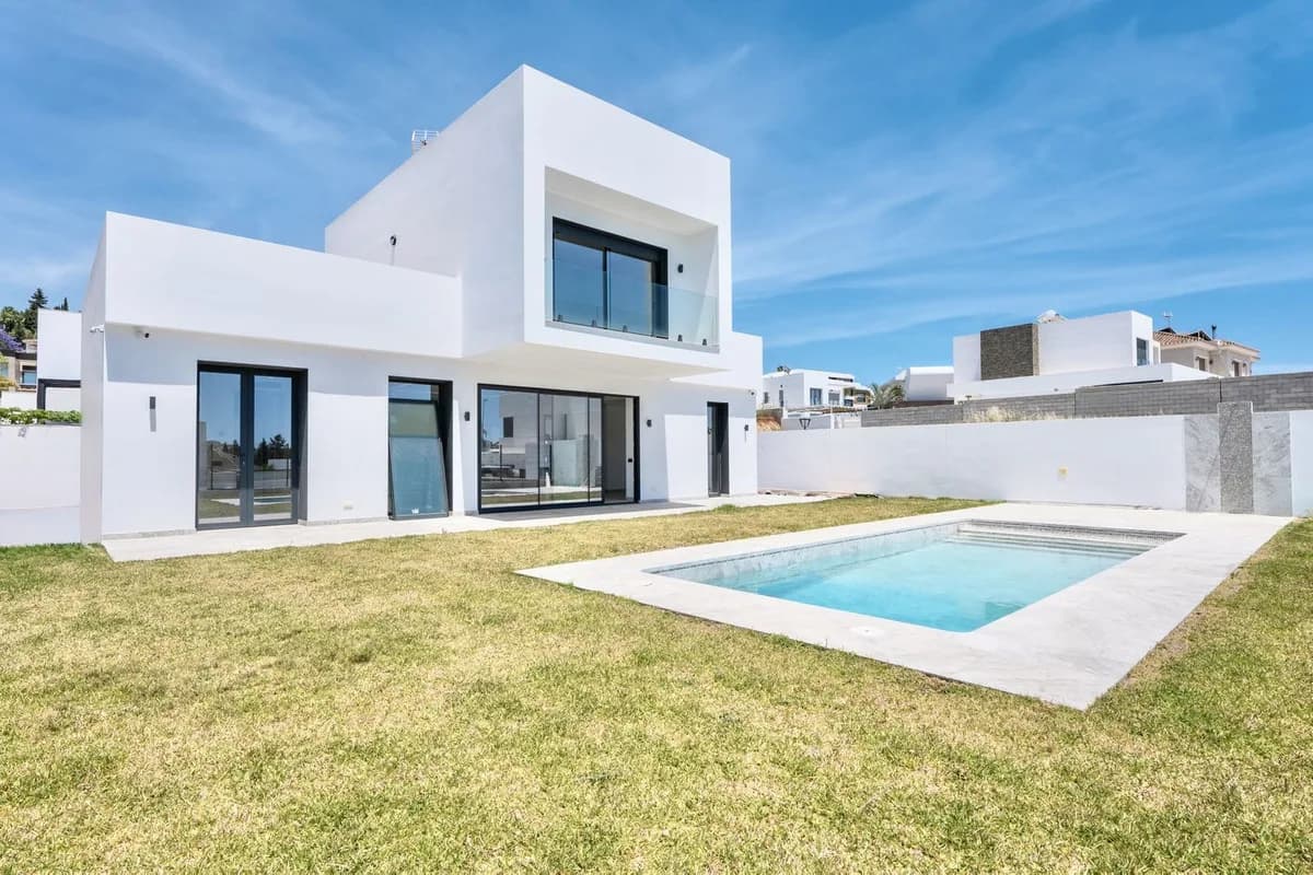 2 Bedroom Detached Villa for Sale in Sierrezuela, Málaga