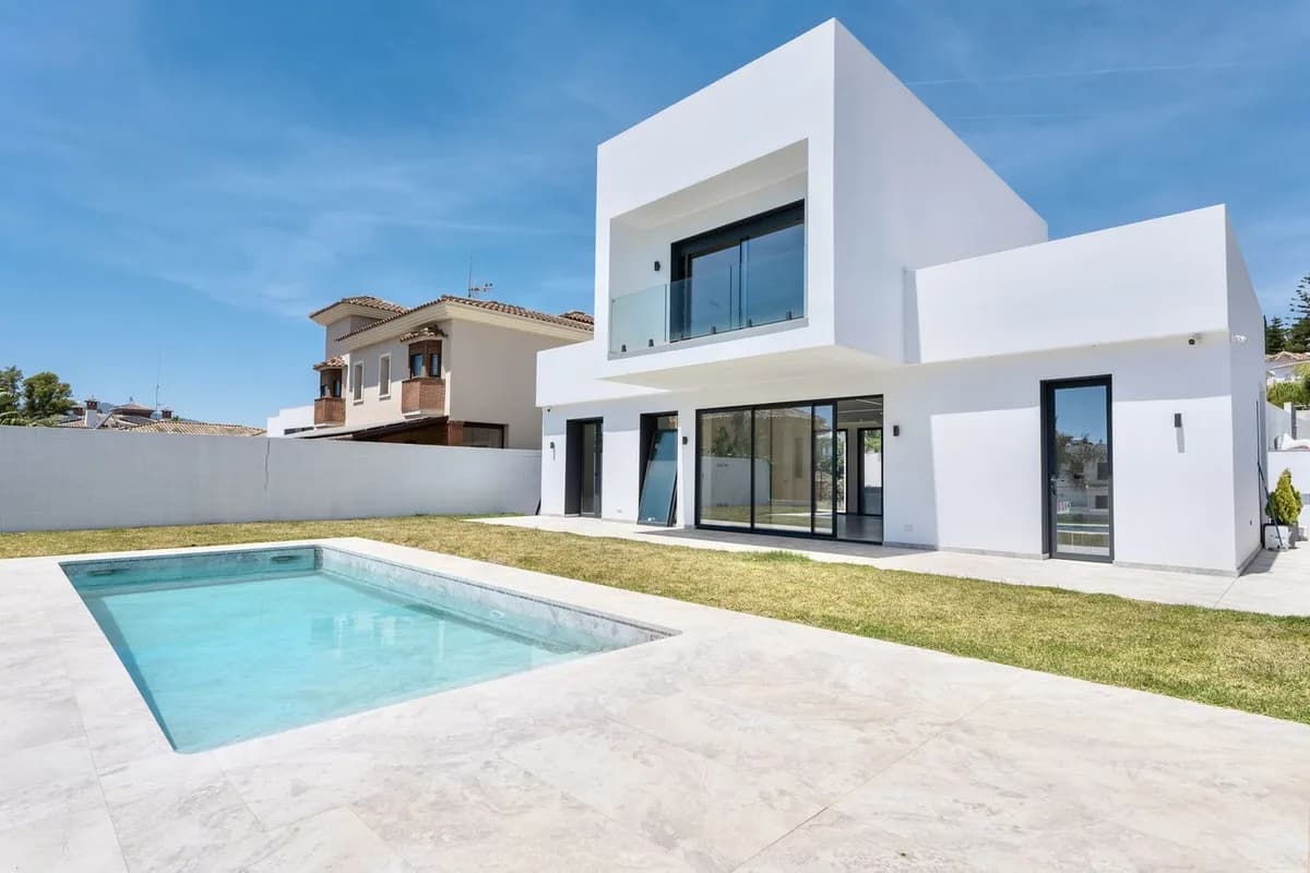 2 Bedroom Detached Villa for Sale in Sierrezuela, Málaga - Image 2