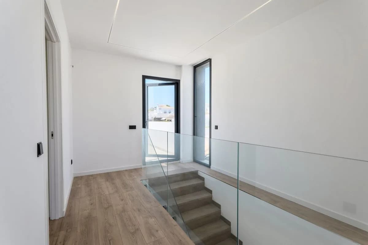2 Bedroom Detached Villa for Sale in Sierrezuela, Málaga - Image 5