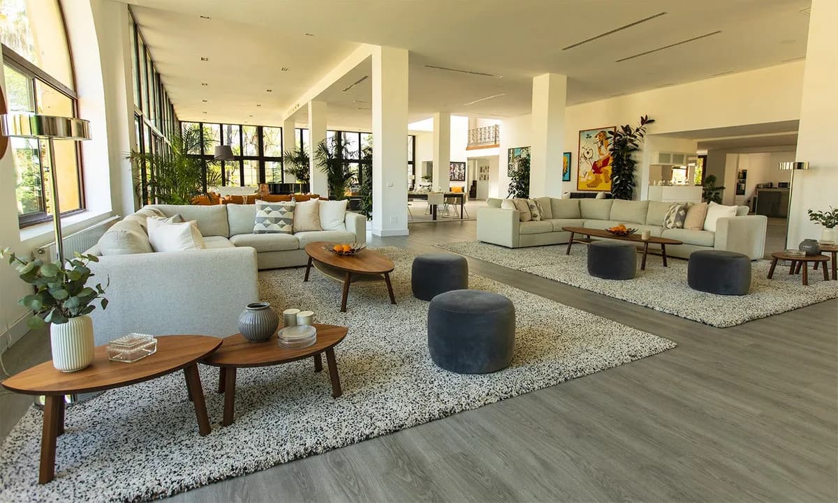 10 Bedroom Detached Villa for Sale in Nueva Andalucía, Málaga - Image 9