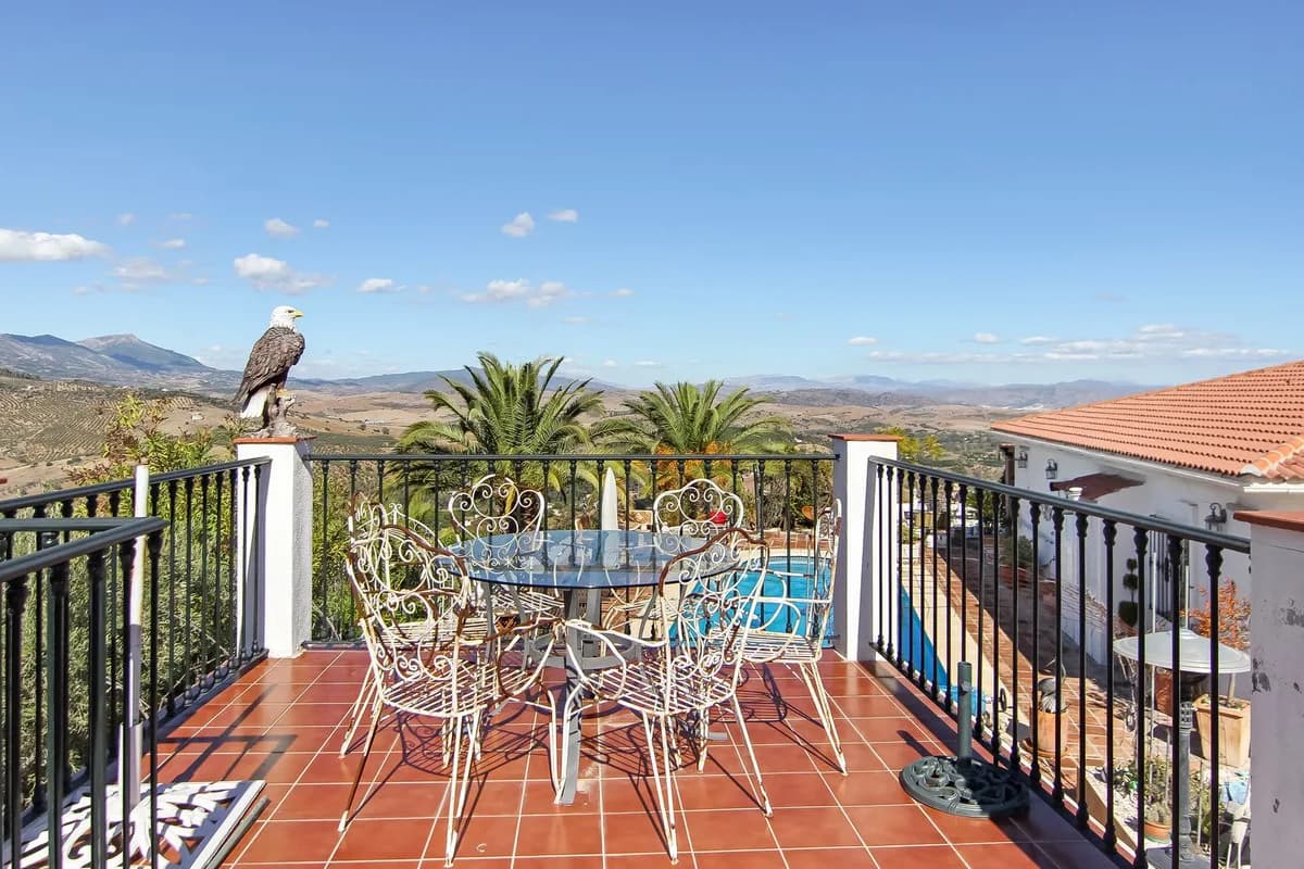 3 Bedroom Finca - Cortijo for Sale in Guaro, Málaga - Image 2