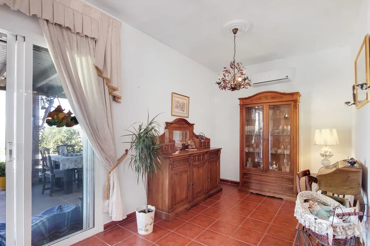 3 Bedroom Finca - Cortijo for Sale in Guaro, Málaga - Image 9