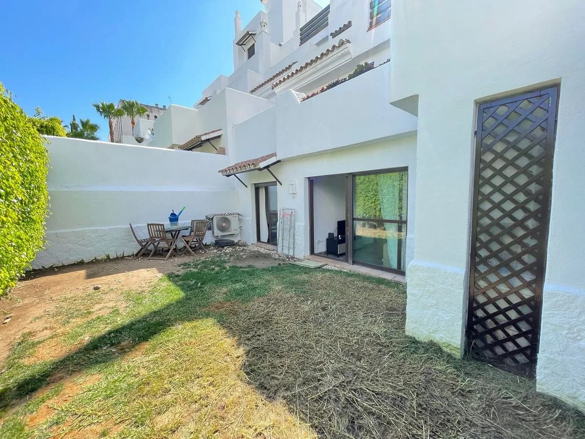 1 Bedroom Ground Floor Apartment for Sale in Selwo, Málaga - Image 3