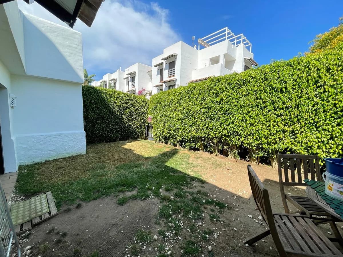 1 Bedroom Ground Floor Apartment for Sale in Selwo, Málaga - Image 4